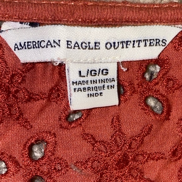 Cute burnt orange hole patterned top - Picture 3 of 3